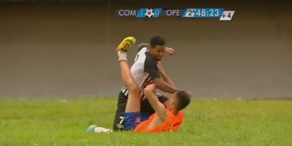 Em fevereiro, outro jogo do estadual de futebol terminou na delegacia após agressão de jogador do Operário (Foto: Reprodução)