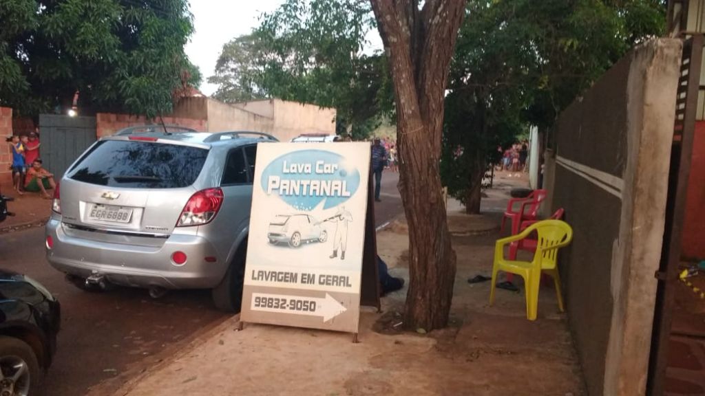 O crime aconteceu na Rua Tuiuiú, jardim Pantanal, em frente ao lava-jato, onde era dono. - Foto: Adilson Domingos 