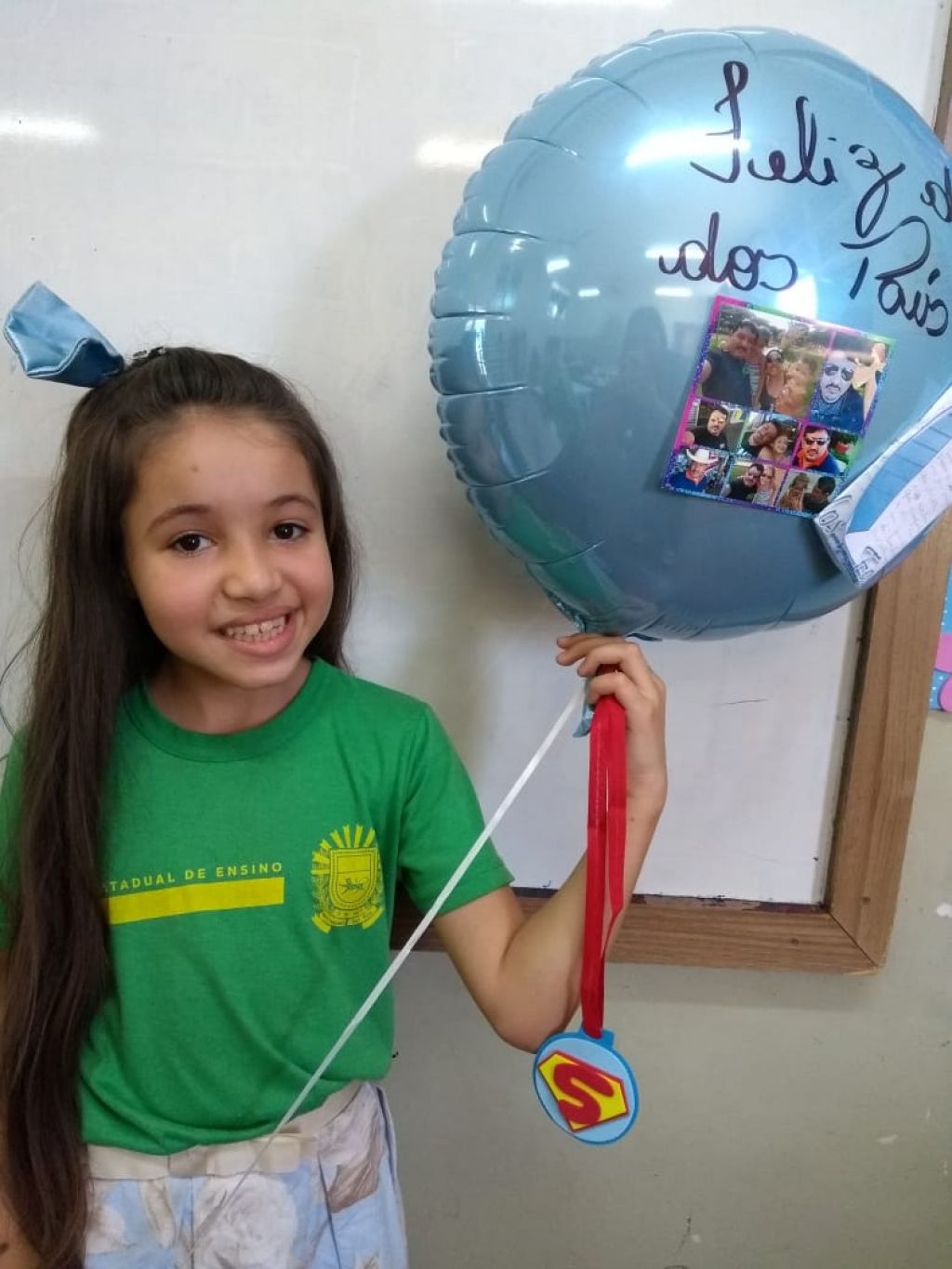 Evelin com a homenagem feita para o pai, Sidney Alcântara da Silva - Foto: divulgação