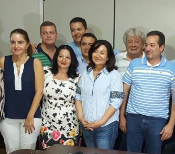 Audrey (esquerda) e Denize (centro) já pediram à prefeita Délia para deixarem Secretaria Municipal de Educação (Foto: André Bento)