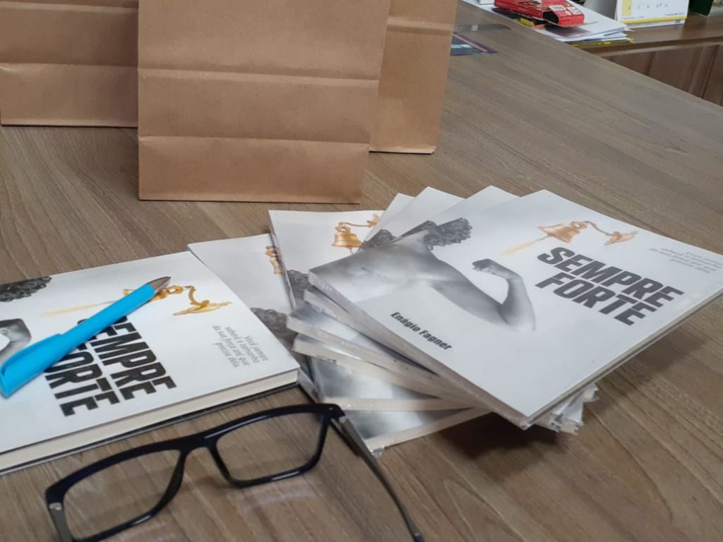 Livro publicado pelo douradense: