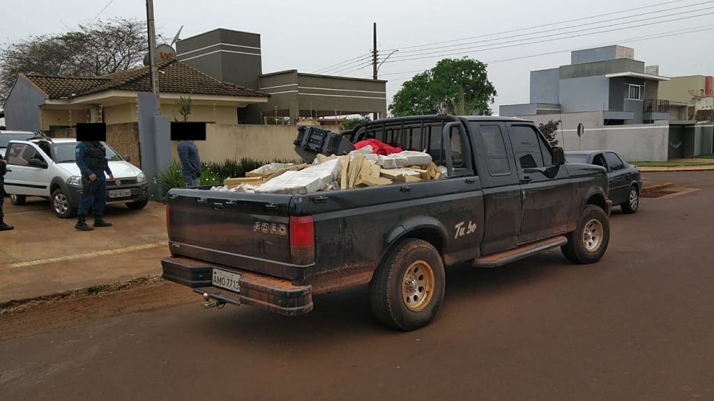 Droga apreendida no local pode pesar aproximadamente 3 toneladas (Foto: Sidnei Bronka)