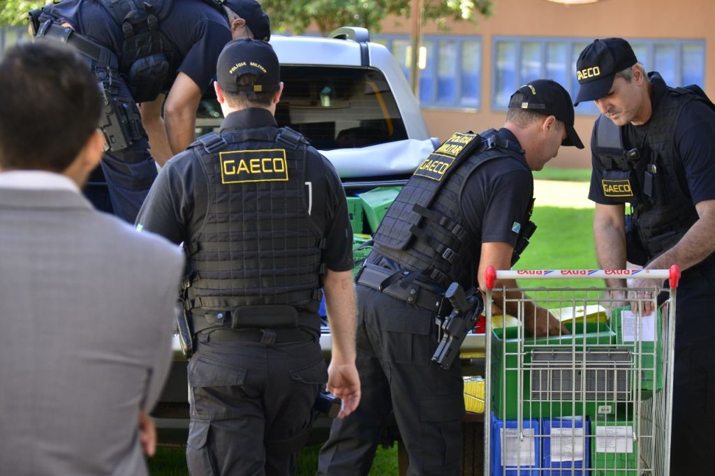 Gaeco apreendeu documentos na prefeitura durante esse processo (Foto: Eliel Oliveira)