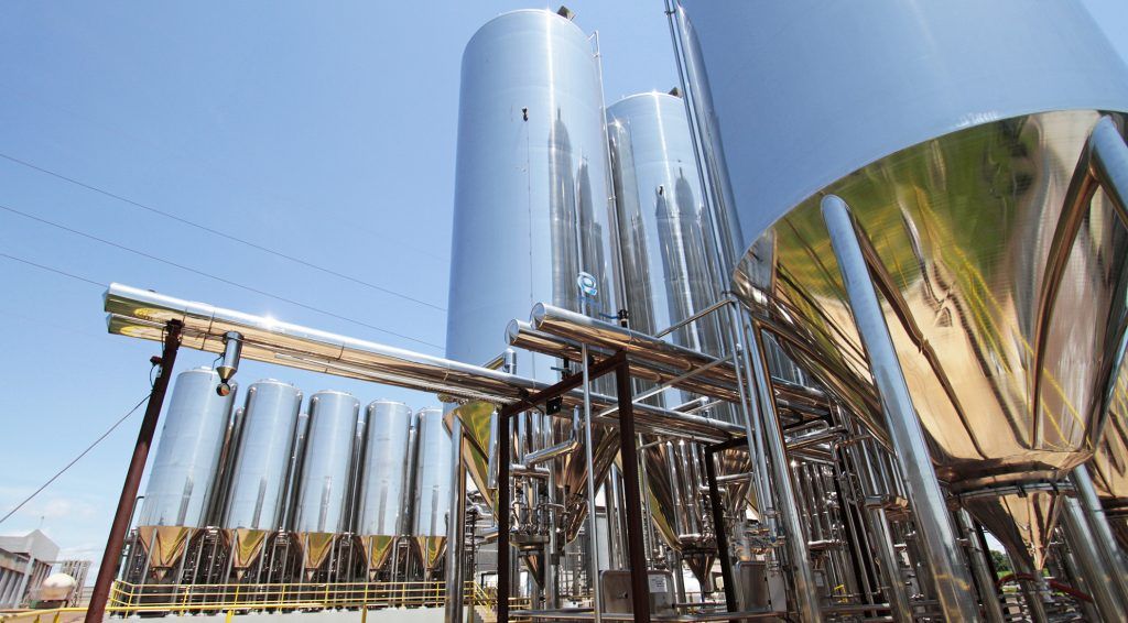 Fábrica na região do Indubrasil, em Campo Grande, mostra pujança da economia de MS, que deve crescer em 2021 (Foto: Saul Schramm)