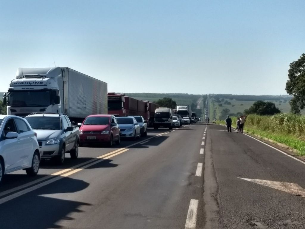 Congestionamento na rodovia - foto: divulgação/PRF