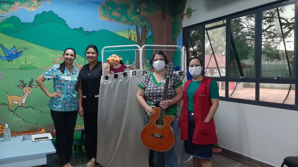 A personagem principal, Cecília, é um fantoche que conta sua história de quando esteve internada no HU-UFGD (Foto: Divulgação)
