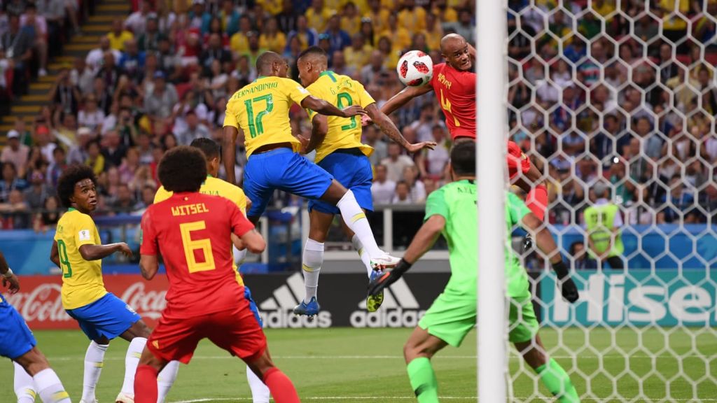 Fernandinho fez gol contra após cobrança de escanteio dos belgas (Foto: © Getty Images)