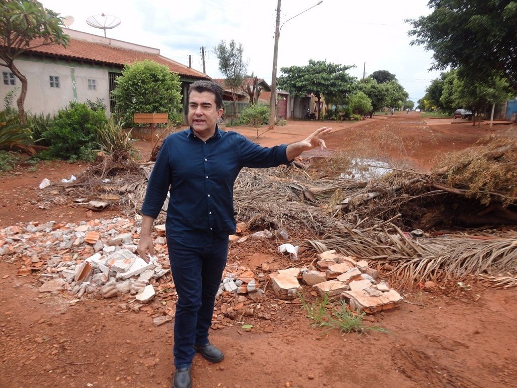 Em novembro Marçal reivindicou recuperação da rua Antônio Elias (Foto: Divulgação)
