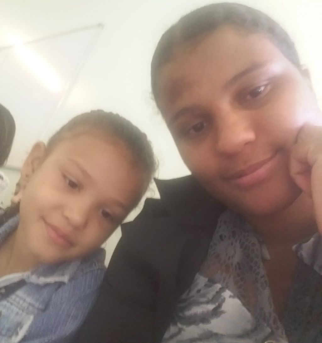 A pequena Jeniffer Nicoly e a mãe, Suzana dos Anjos Nascimento - Foto: divulgação
