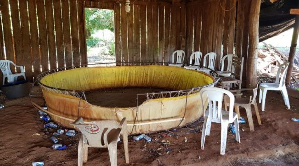 Rinha para briga de galos foi descoberta pela PM em propriedade rural de Dourados (Foto: Divulgação/PM)