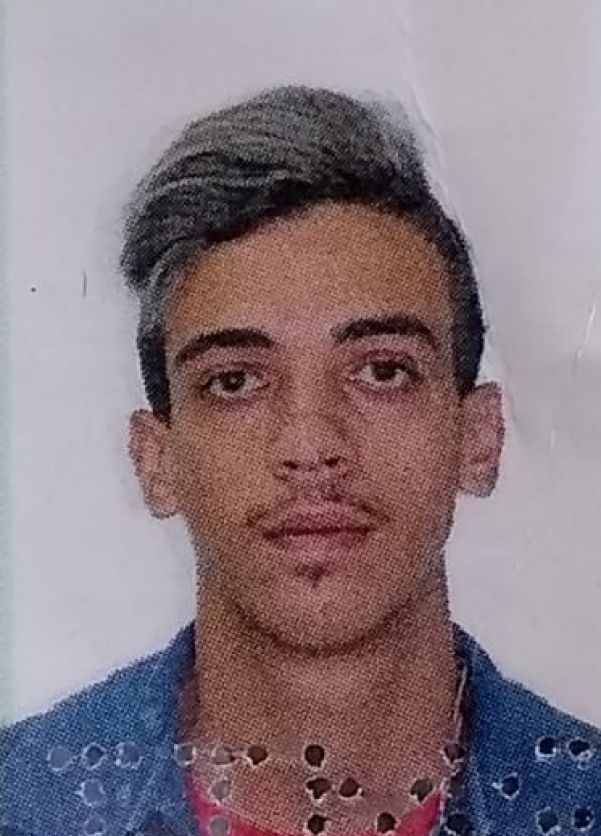 Fabio Alexandre Campos Magalhães, de 21 anos, morreu no local do acidente.