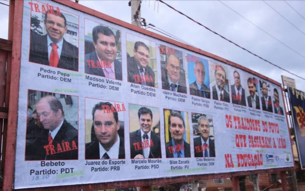 Outdoor com críticas aos vereadores de legislatura passada motivou ação por danos morais em Dourados (Foto: Reprodução)