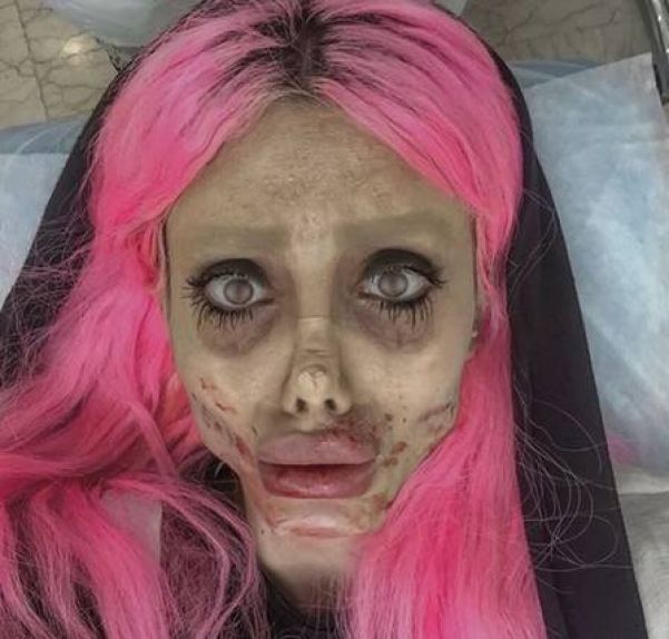 Recente trabalho de Sahar no Instagram: ainda com fixação em Angelina Jolie - Foto: Reprodução/Instagram(Sahar Tabar)