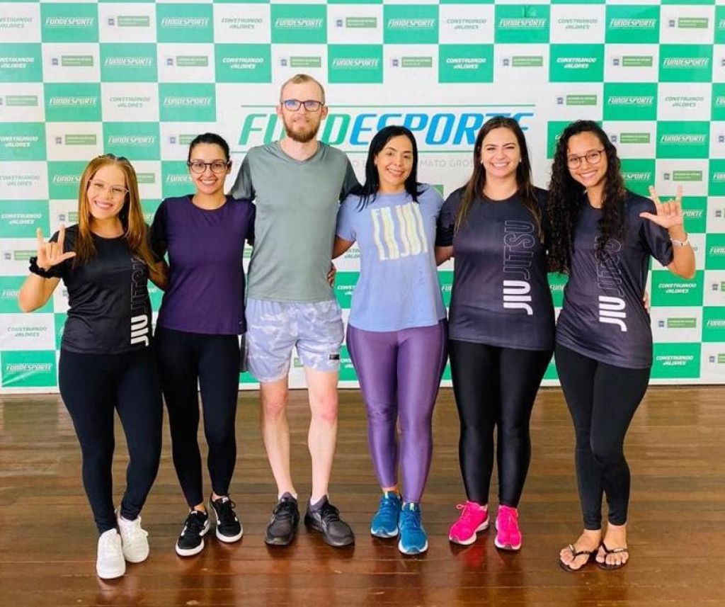 Professores e estudantes da EaD/UFGD no Festival Surdolímpico (Foto: Divulgação/UFGD)