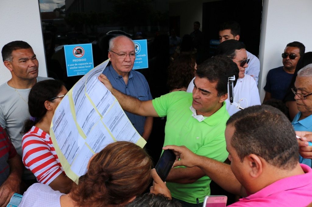 Vereador em Dourados, Marçal Filho acompanhou manifesto no início desta semana na concessionária Energisa do município (Foto: Divulgação)