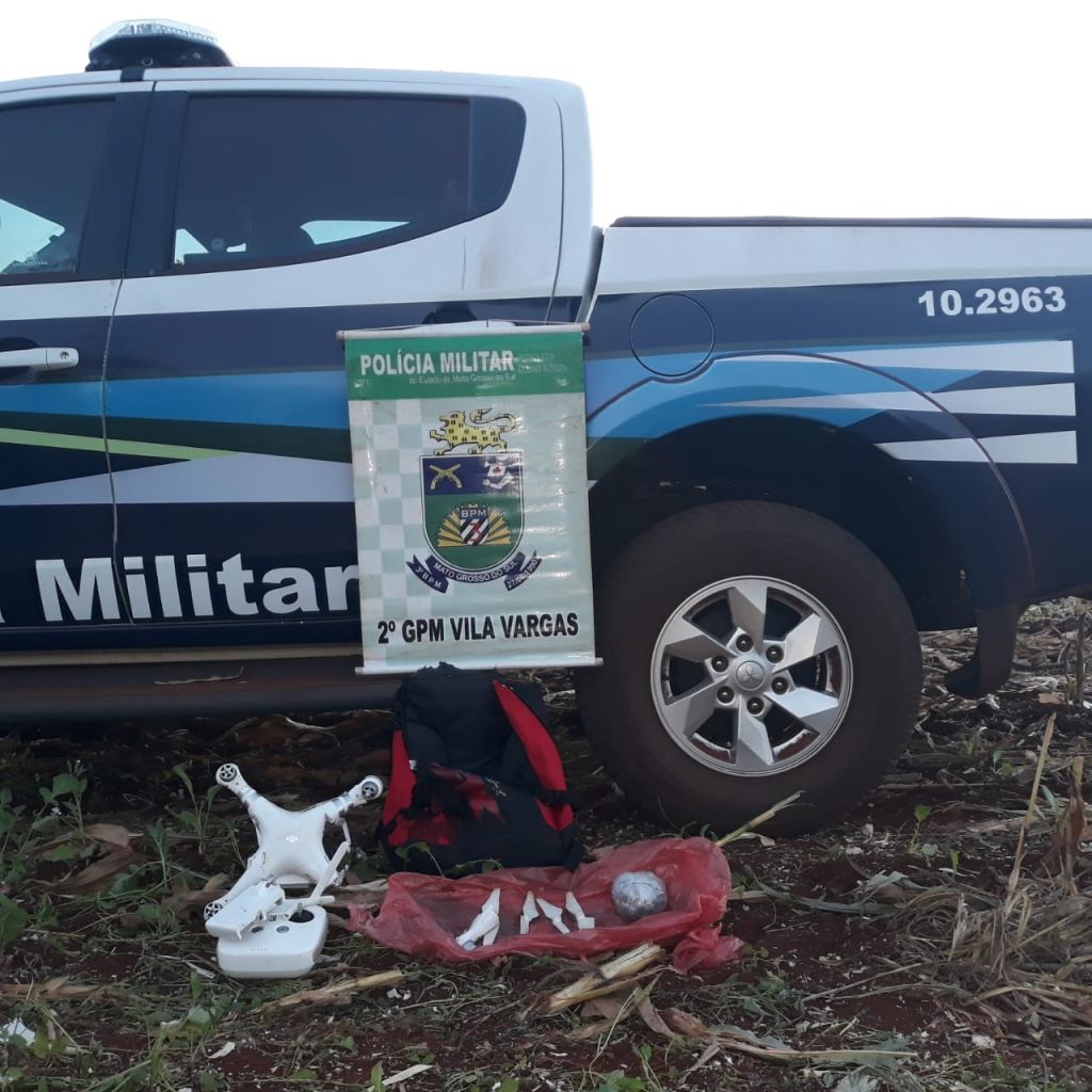 Mochila, drone e droga encontrados pelo trabalhador - Foto: divulgação/PM