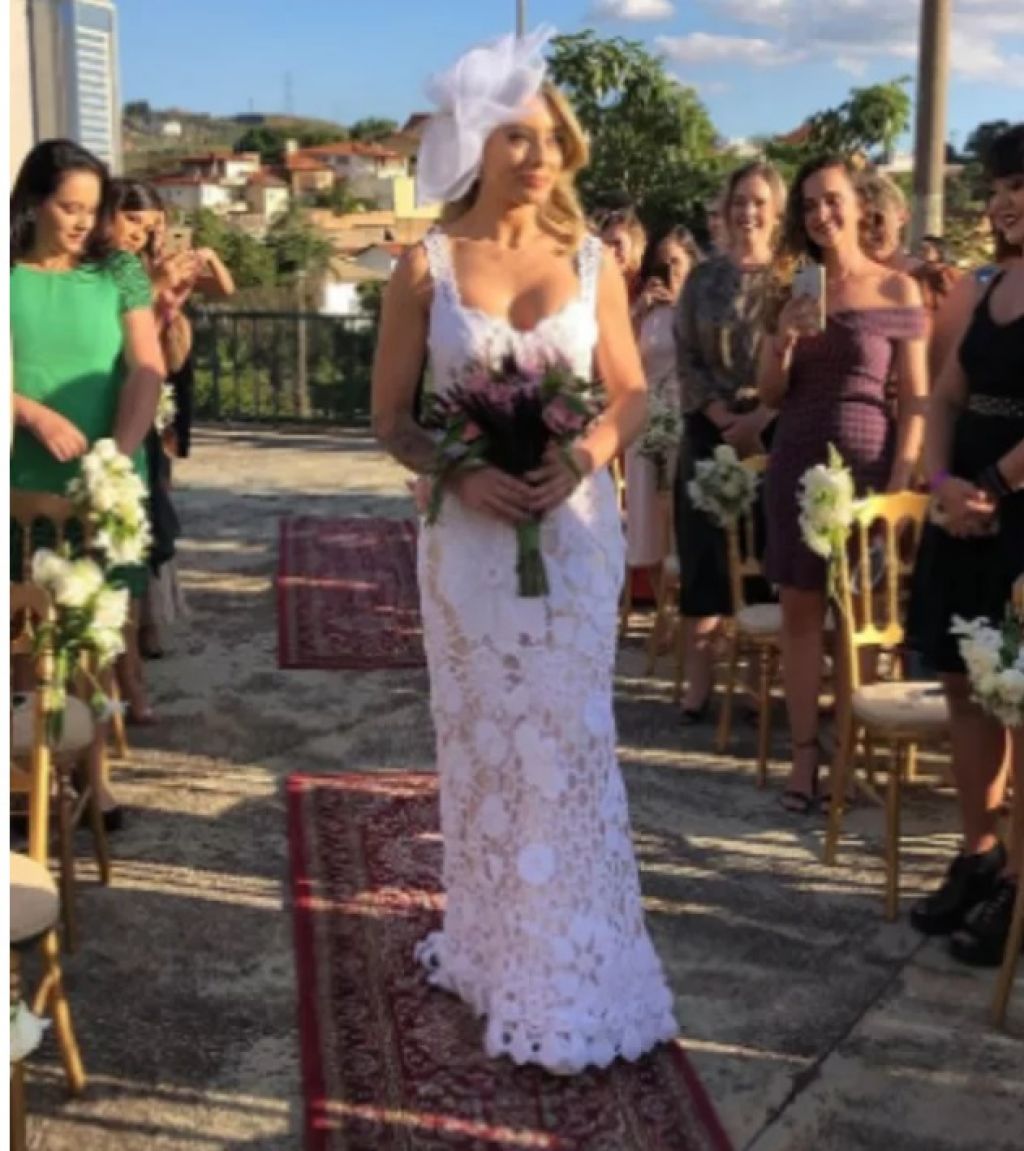 Jussara Couto em seu casamento sologâmico (Foto: Reprodução Instagram)