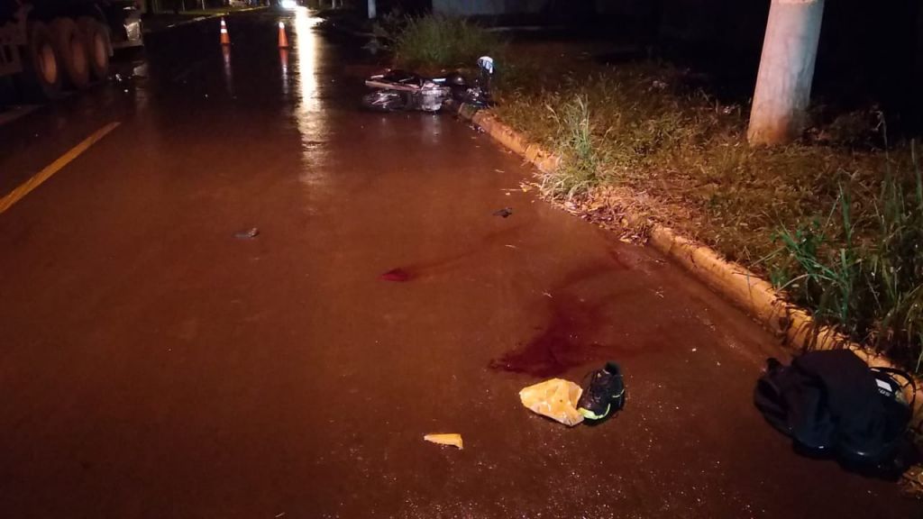 O jovem chegou a ser socorrido, mas não resistiu aos ferimentos - Foto: Adilson Domingos