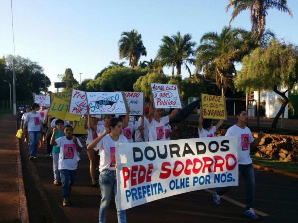 Dias após o acidente, familiares da vítima promoveram protesto em Dourados (Foto: Arquivo/94FM)