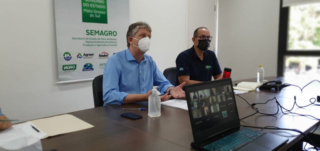 Secretário Jaime Verruck e o superintendente da Semagro, Pedro Mendes , durante reunião do Ceca