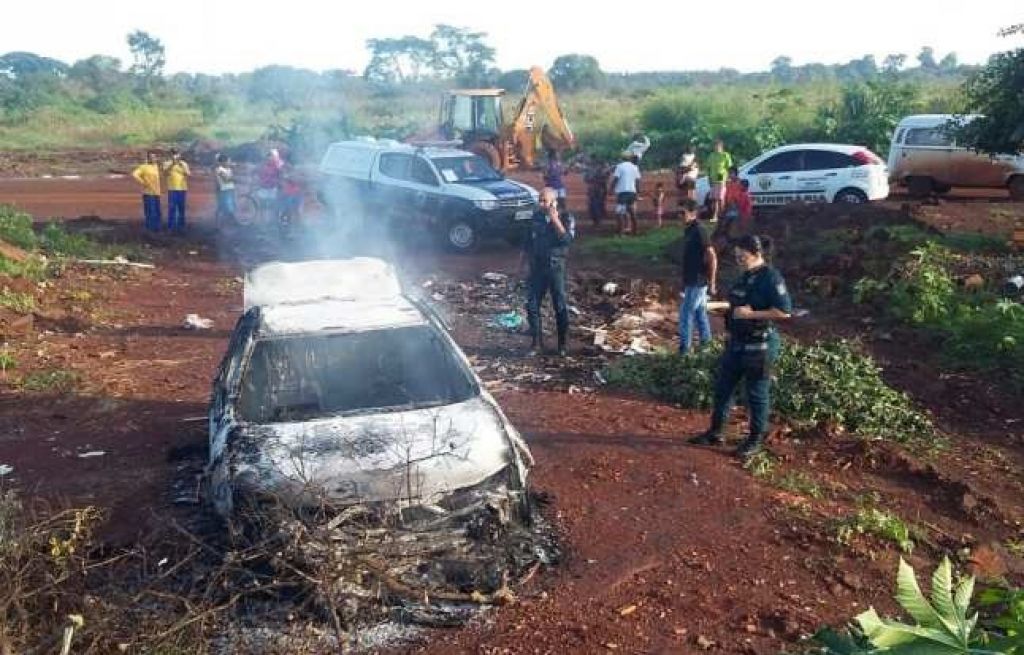 Corpo de advogado foi carbonizado no porta-malas do próprio veículo (Foto: Adilson Domingos)