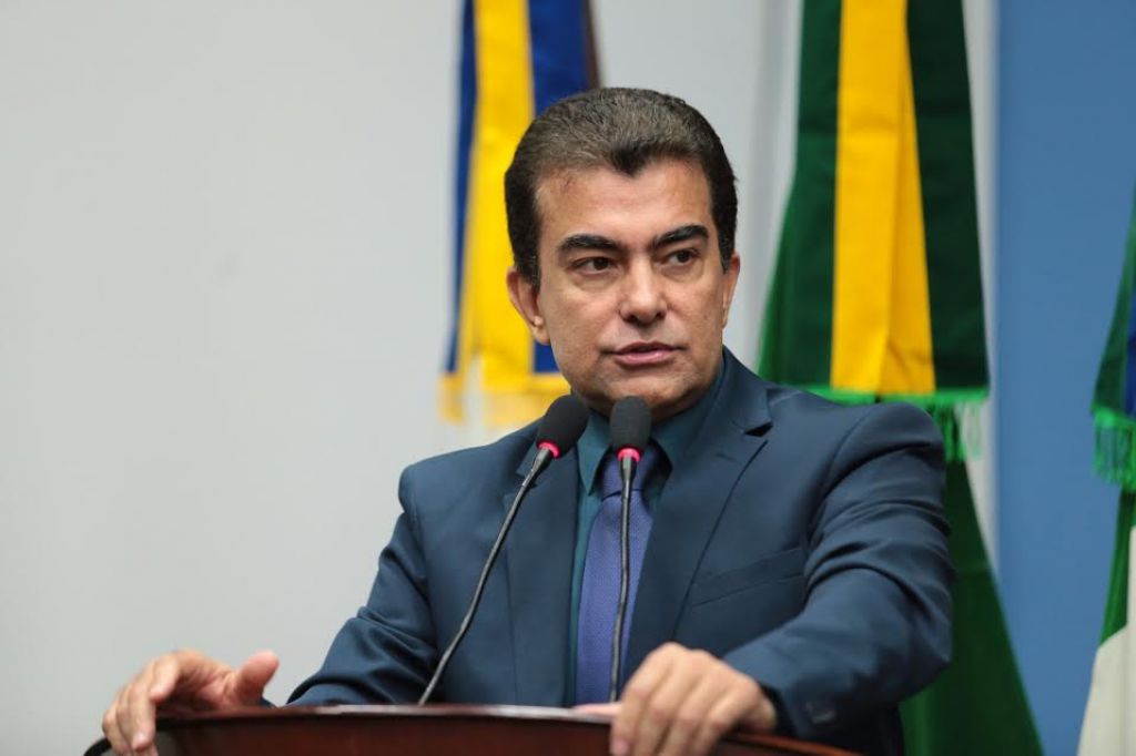 Vereador Marçal Filho cobrou explicações da administração municipal sobre demora na entrega dos apartamentos (Foto: Divulgação)