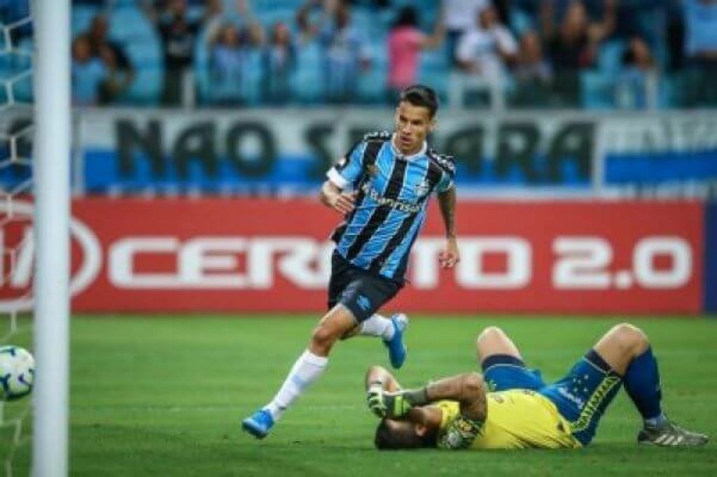 O douradense marcou seu primeiro gol como profissional - Foto: Lucas Uebel/Grêmio FBPA)