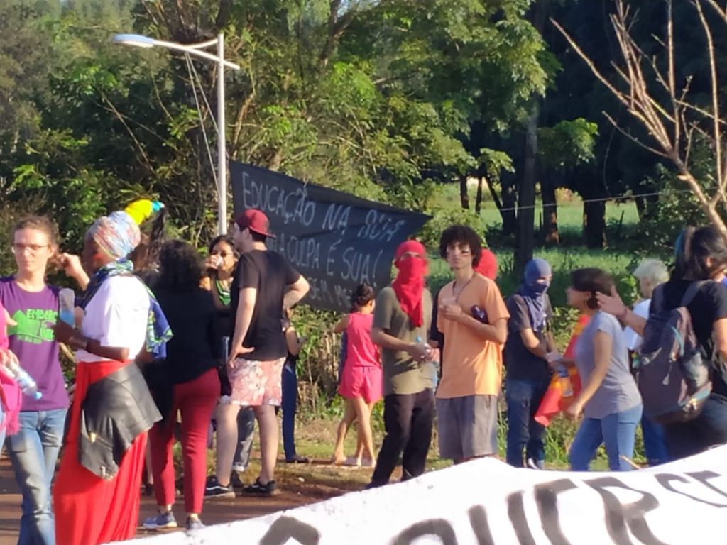 Estudantes participando do protesto - Foto: Sidnei Bronka