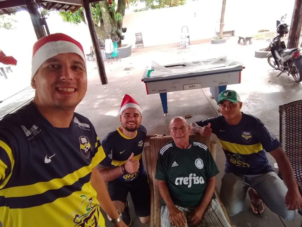 Idoso recebeu a camiseta do Palmeiras de presente de Natal - foto: Futebol de Atitude