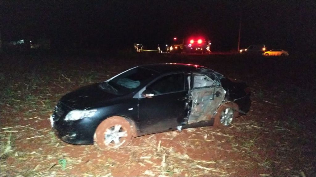 Motorista do veículo contou que invadiu a pista contrária após cair em buraco e pneu do carro estourar 