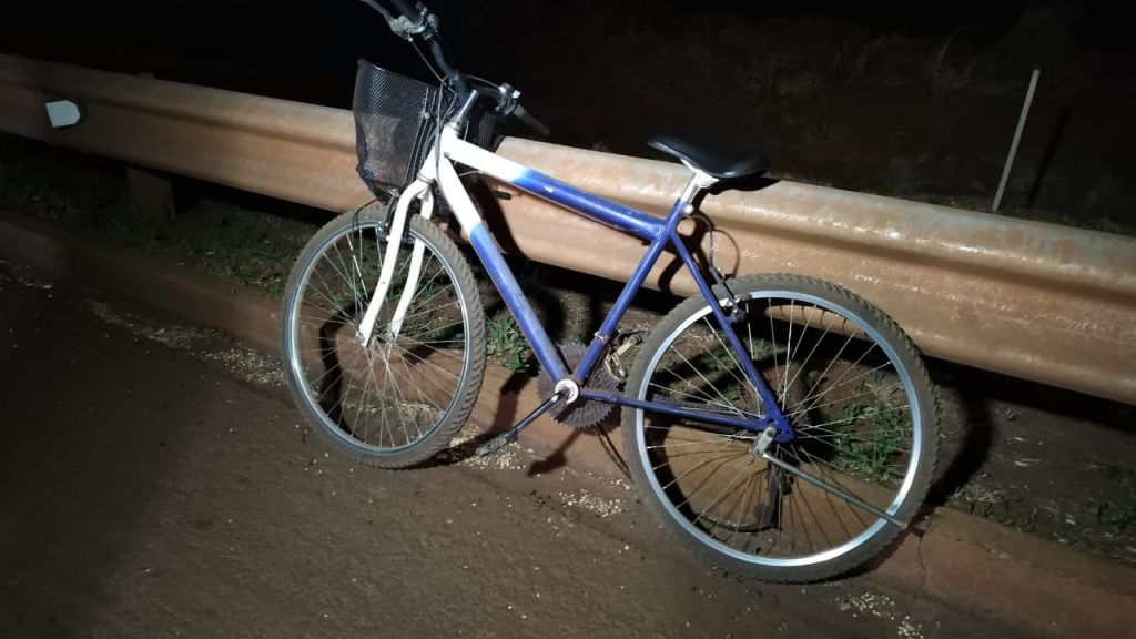 Bicicletas colidiram de frente em trecho da BR-163 (Foto: Sidnei Bronka/94FM)