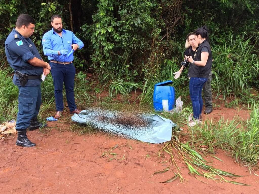 O corpo foi encontrado às margens da BR-463 - Foto: Léo Veras