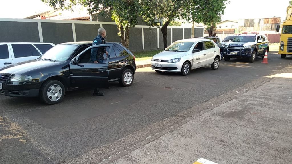 Veículos conduzidos pelos suspeitos haviam sido roubados em Rondonópolis, no Mato Grosso (Foto: Adilson Domingos)