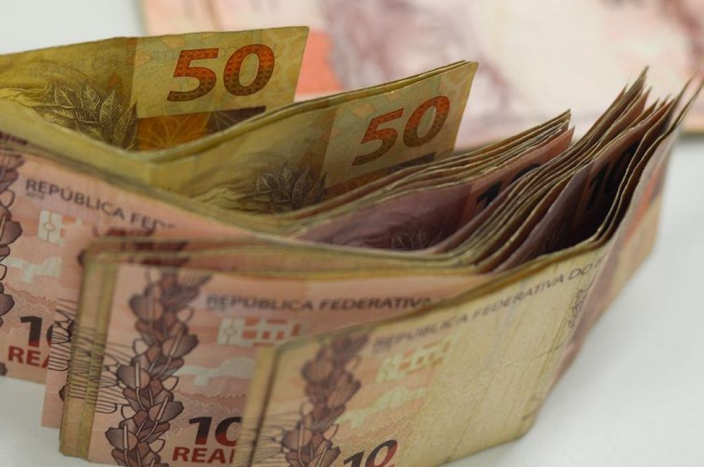 Quase a metade das cidades brasileiras (49,4%) gasta a maior parte de sua receita com pessoal (54%). - Marcello Casal Jr/Agência Brasil