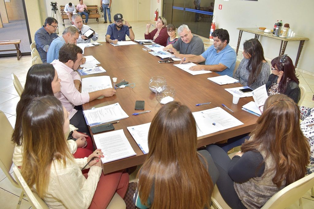 Representantes das coligações definiram regras para o debate em reunião no dia 5 (Foto: Divulgação/Aced)