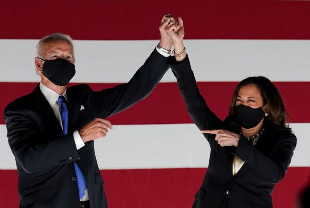 Joe Biden e Kamela Harris tomam posse em uma cerimônia virtual para poucos convidados - Reuters/Kevin Lamarque/Direitos Reservados