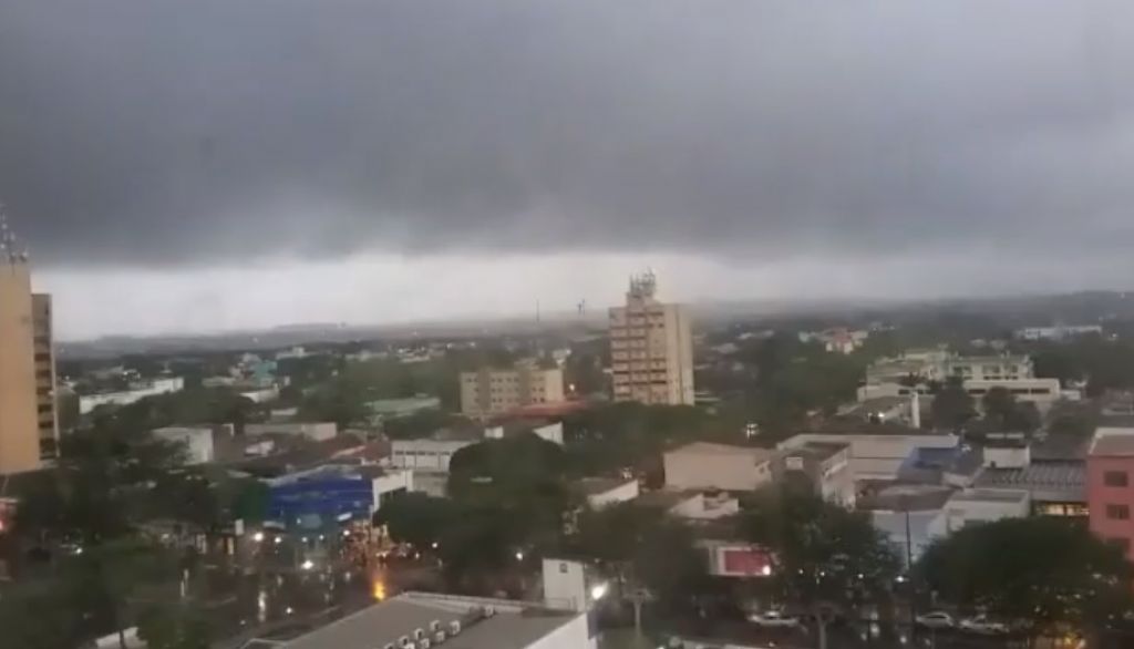 Céu nublado foi cenário frequente em Dourados durante este ano (Foto: Karol Chicoski)