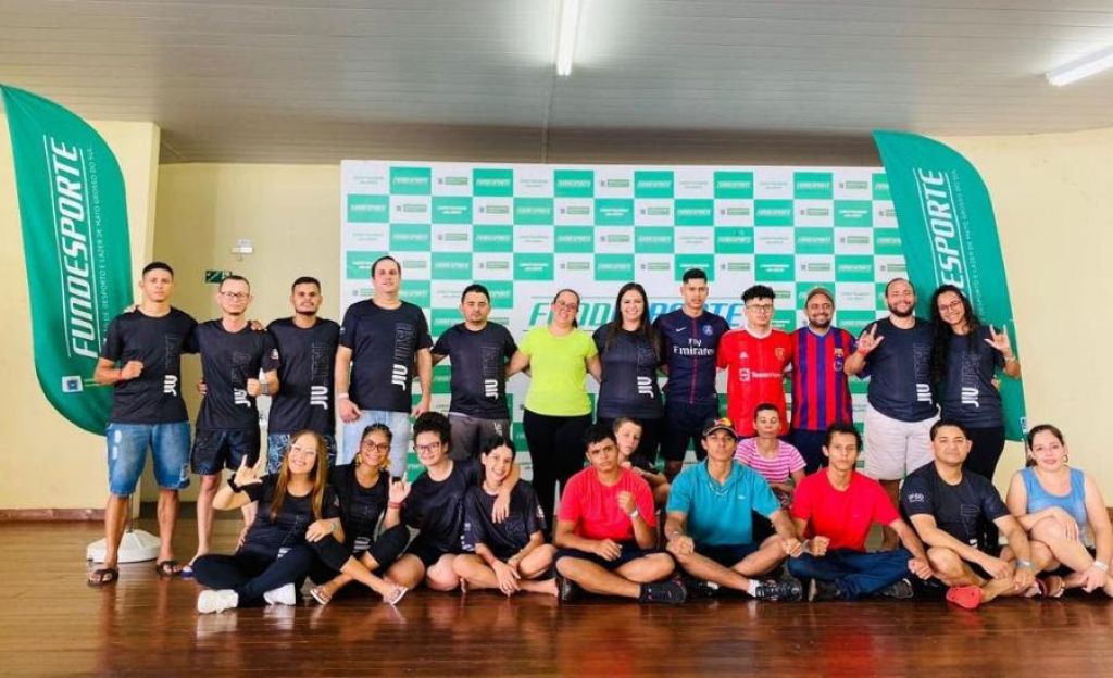 Equipe Surdo Jiu-Jitsu reunida no Festival Surdolímpico (Foto: Divulgação/UFGD)