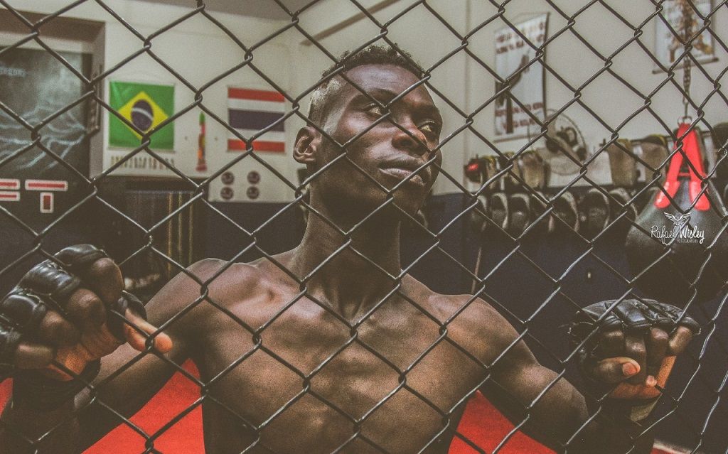 Carreira no MMA começou em Dourados, cidade que escolheu para viver após deixar o Haiti (Foto: Rafael Wisley)