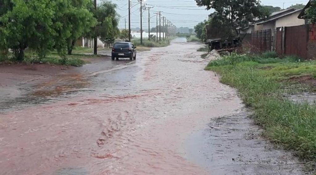 ocorrência de ruas alagadas no Jardim Guaicurus - foto: divulgação/ouvinte94FM