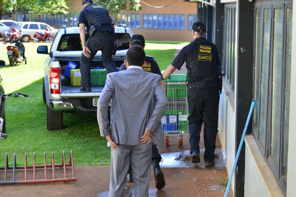 Vagas para educadores concursados foram encontradas pelo MPE após busca e apreensão de documentos na prefeitura (Foto: Eliel Oliveira)