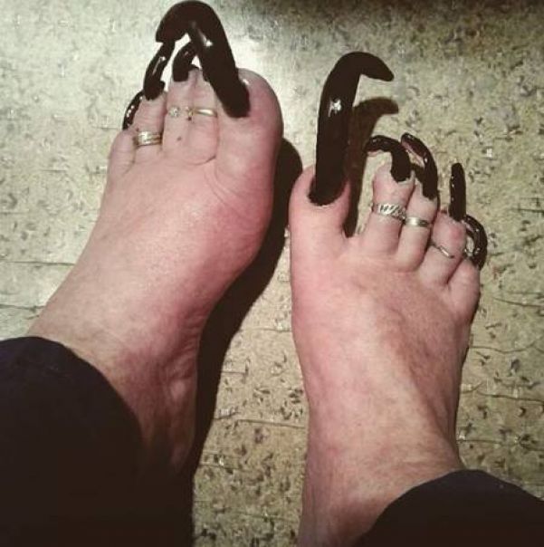 As unhas dos pés de Arinda são as mais apreciadas - Foto: Reprodução/Instagram(arindastormweaver)