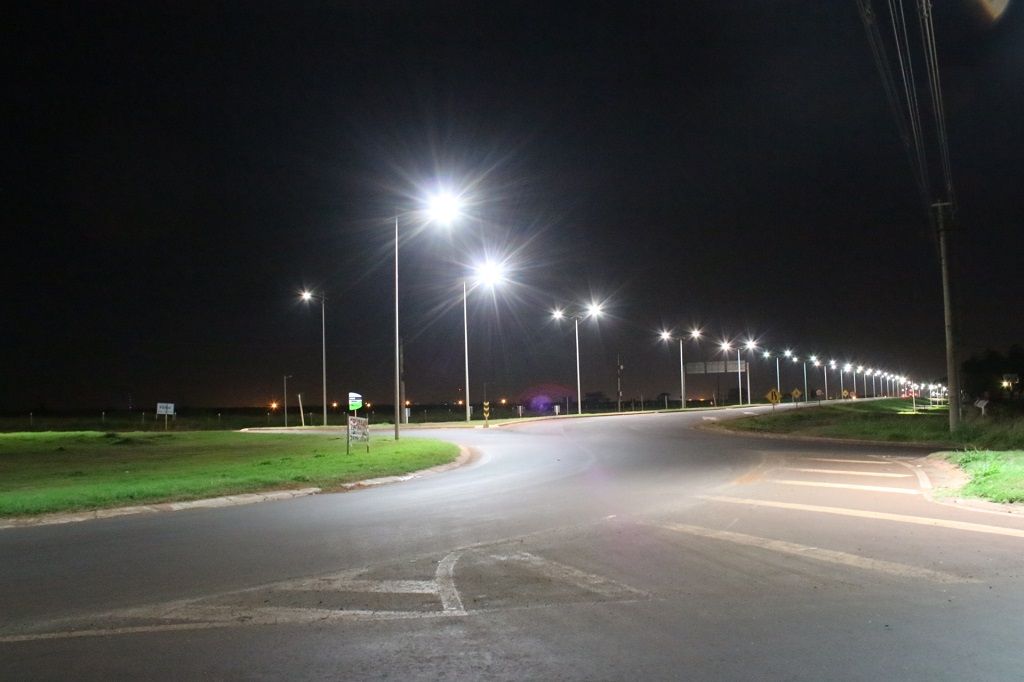 Prefeitura garante manter Avenida Guaicurus iluminada, mas MPE quer multa por escuridão no local (Foto: A. Frota)