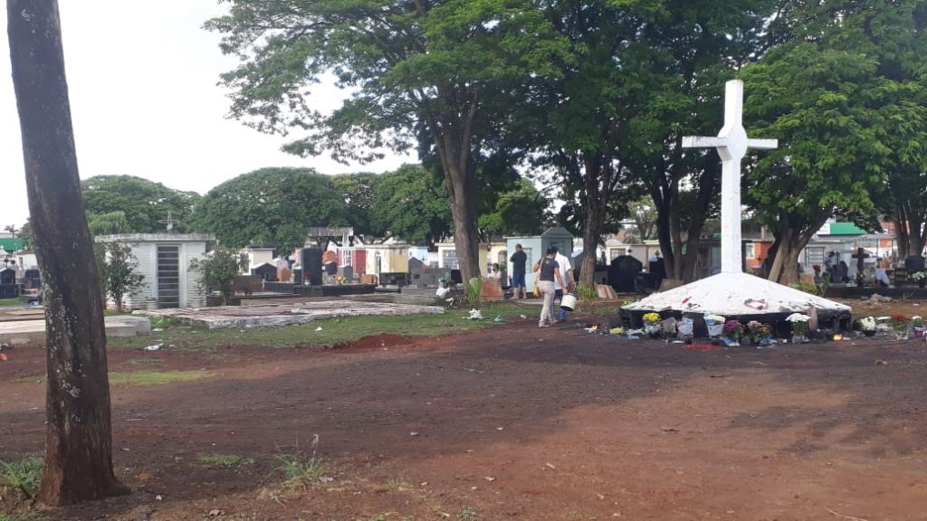 MPE acusa irregularidades nos cemitérios públicos municipais de Dourados (Foto: André Bento/Arquivo)