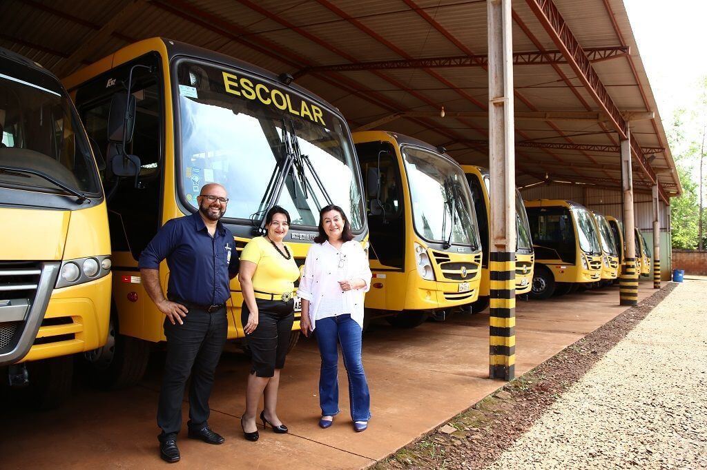 Falta de monitores nos ônibus do transporte escolar motivou um dos processos contra a Prefeitura de Dourados (Foto: A. Frota)