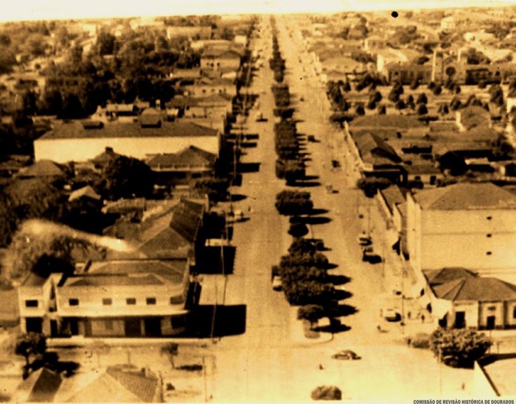 Imagem mostra o Centro de Dourados entre os anos de 1971 e 1972 (Foto: Comissão de Revisão Histórica de Dourados)