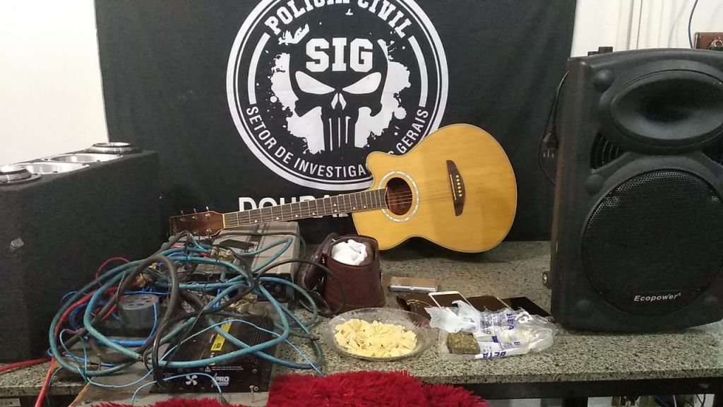 Produtos encontrados na casa da acusada podem ser objeto de furtos na cidade (Foto: Sidnei Bronka)