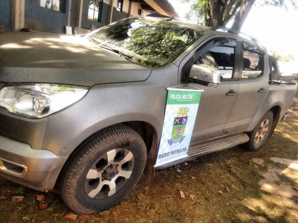 Caminhonete roubada no Rio Grande do Sul foi recuperada em Dourados (Foto: Divulgação/PM)