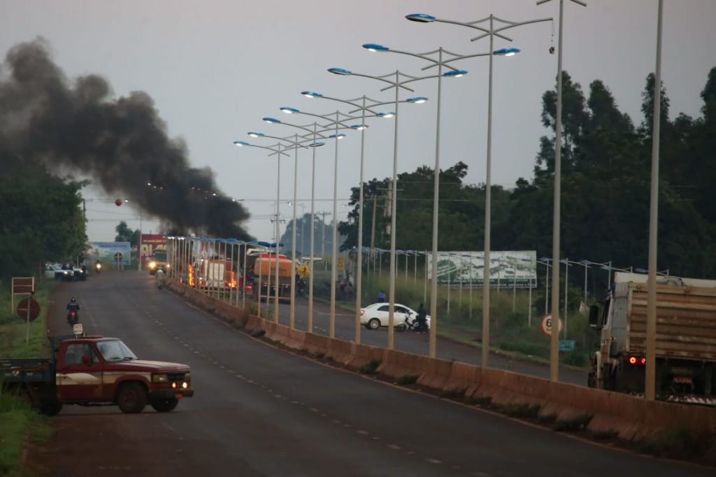 Os manifestantes iniciaram o protesto às 05h desta quinta-feira (30) - Foto: divulgação/94FM