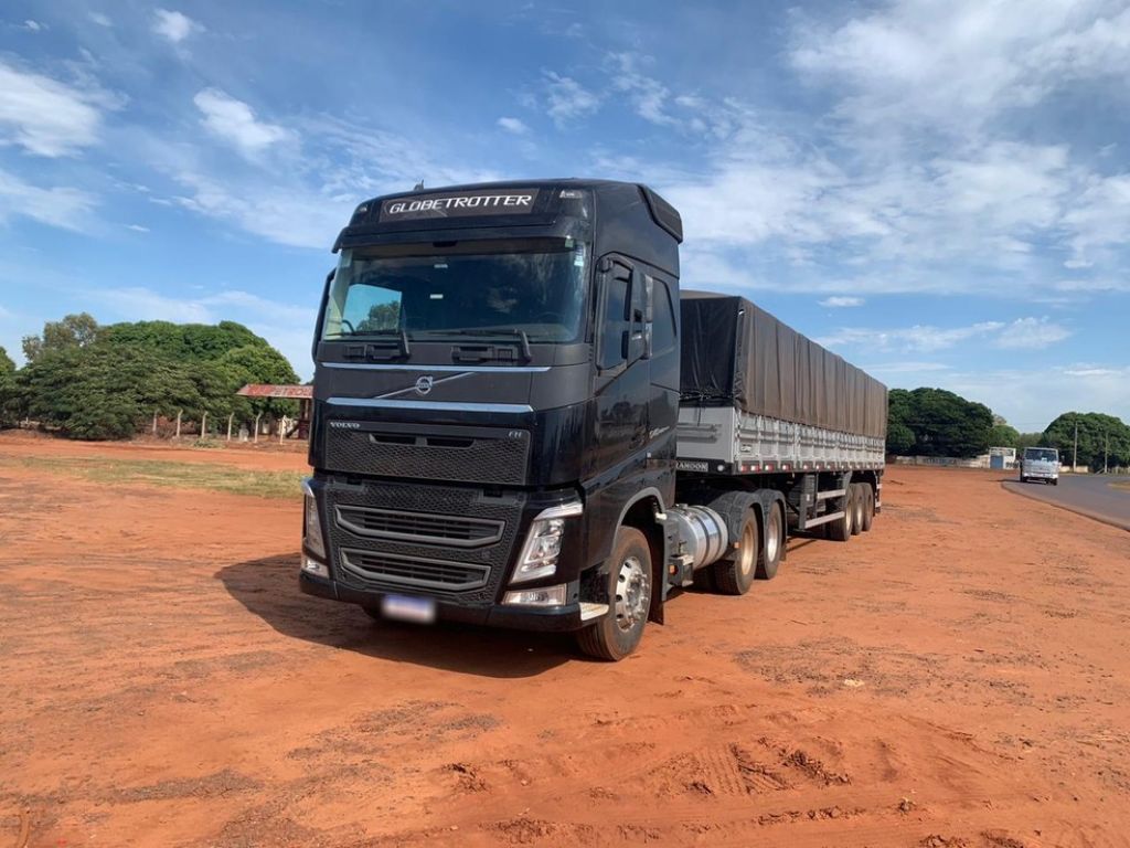 O motorista informou que pegou o caminhão carregado e levaria a carga para São Leopoldo (RS) - Foto: divulgação/PRF